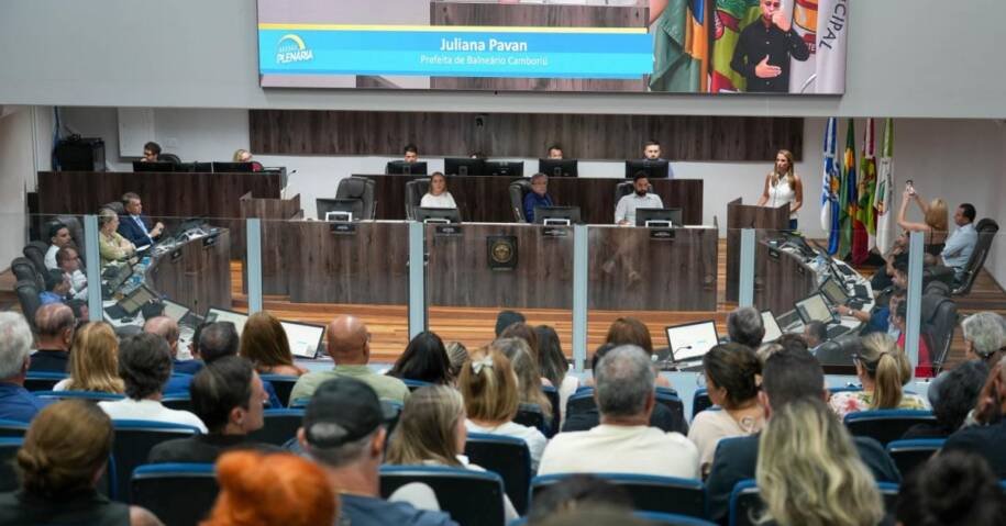 Câmara de Balneário Camboriú aprova três projetos e protocola nova Lei do Microzoneamento