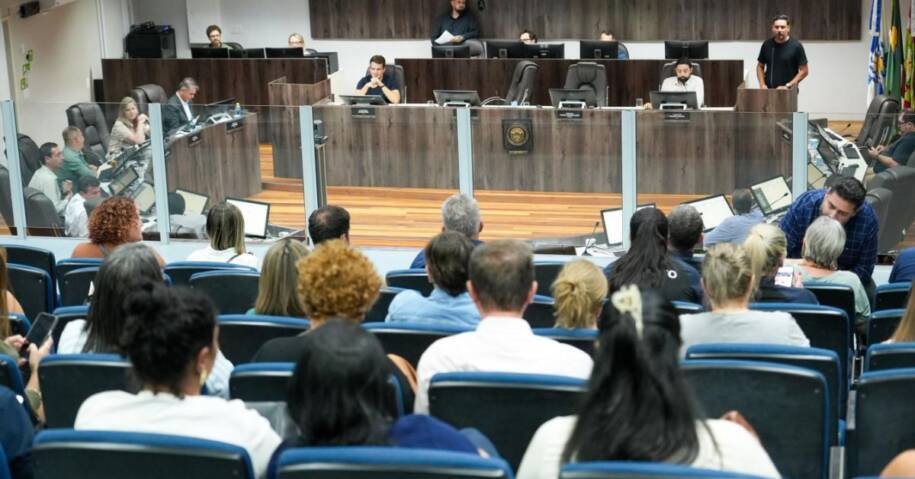Câmara de Vereadores de Balneário Camboriú aprova projetos que impactam a educação