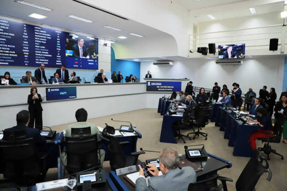 Câmara Municipal de Campo Grande aprova projeto que proíbe entrada de pessoas trans em banheiros femininos