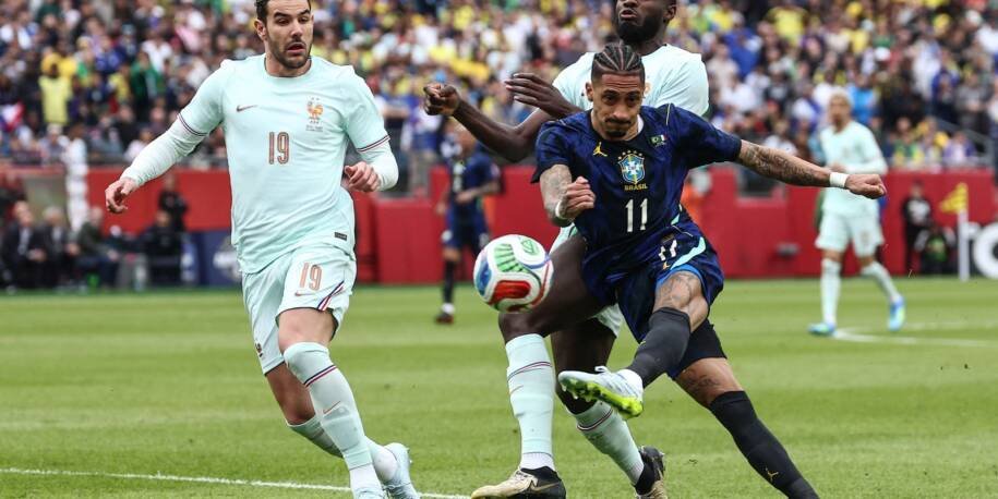 Carlo Ancelotti corta Raphinha e Wesley da seleção brasileira antes de amistoso