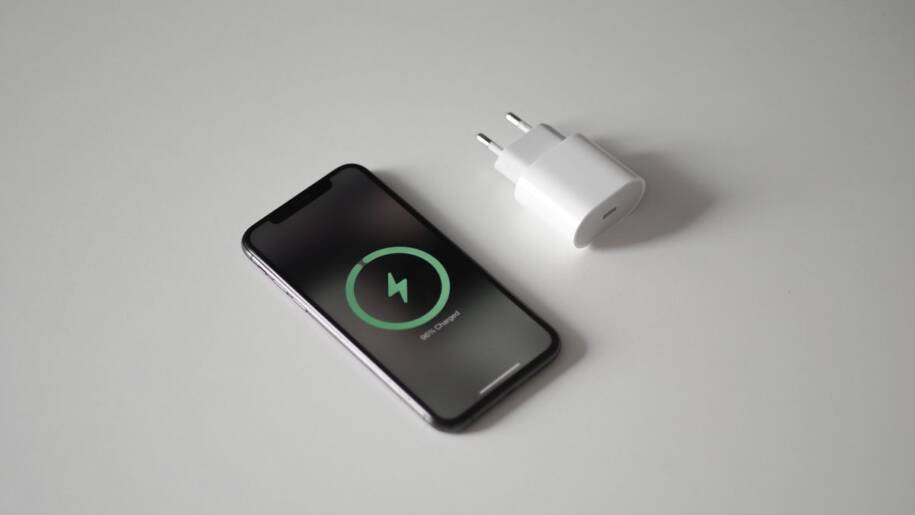 Carregadores potentes não aumentam a conta de luz; entenda a verdade