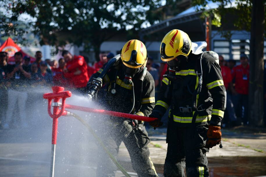 CBMSC assina norma que regulamenta recarga de veículos elétricos e gera polêmica