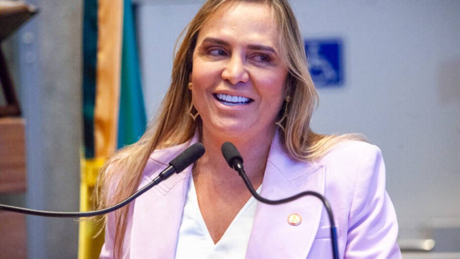 Celina Leão assume governo do DF após renúncia de Ibaneis e desafios financeiros