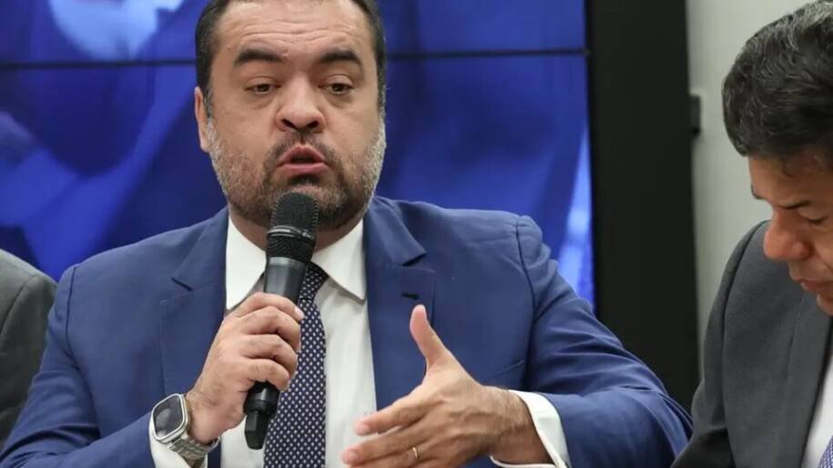 Cláudio Castro deixa cargo para concorrer ao Senado e gera tensão no Rio