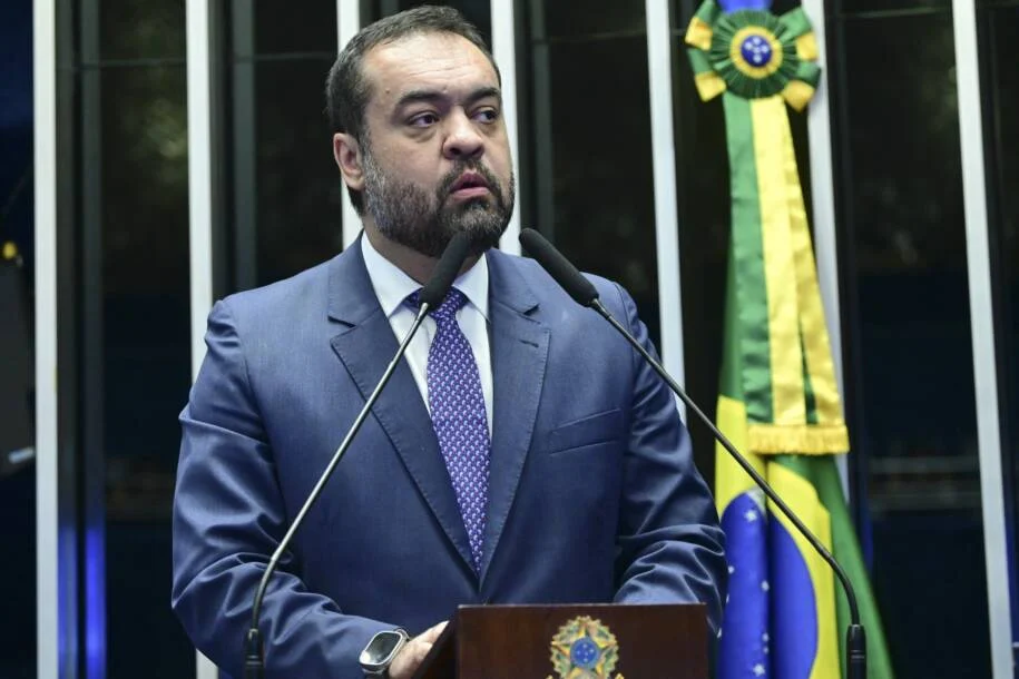 Cláudio Castro tenta adiar julgamento no TSE e pode renunciar antes da decisão