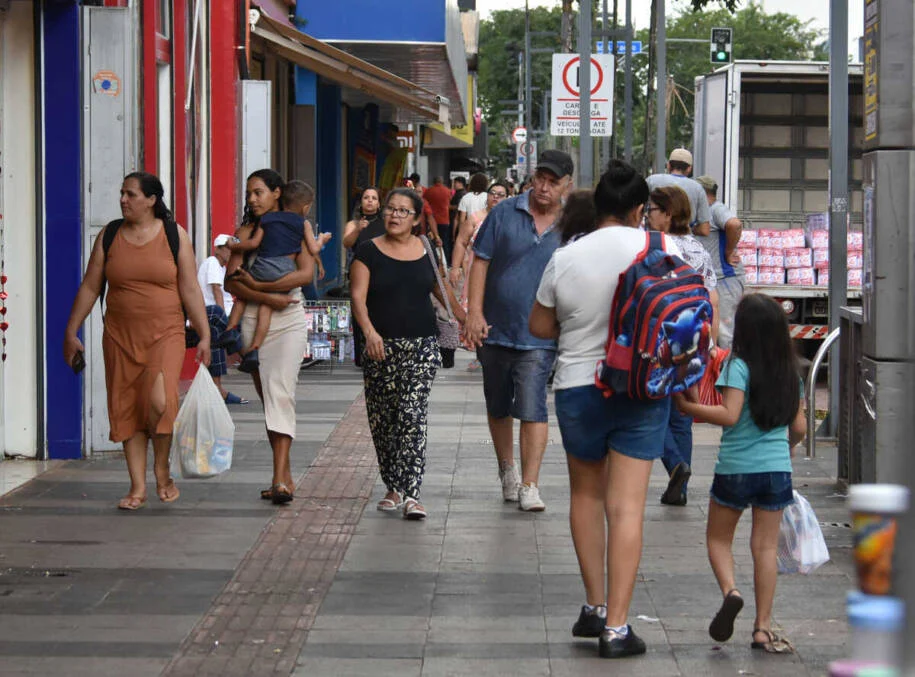 Clemente Ganz Lúcio alerta: fim da jornada 6×1 pode elevar custos e preços na economia
