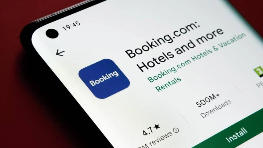Clientes do Booking.com denunciam vazamento de dados e prejuízos via WhatsApp