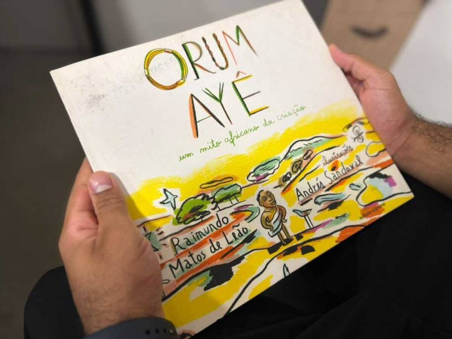 Colégio Lourival Martins Fagundes retira livro sobre mitologia africana após polêmica