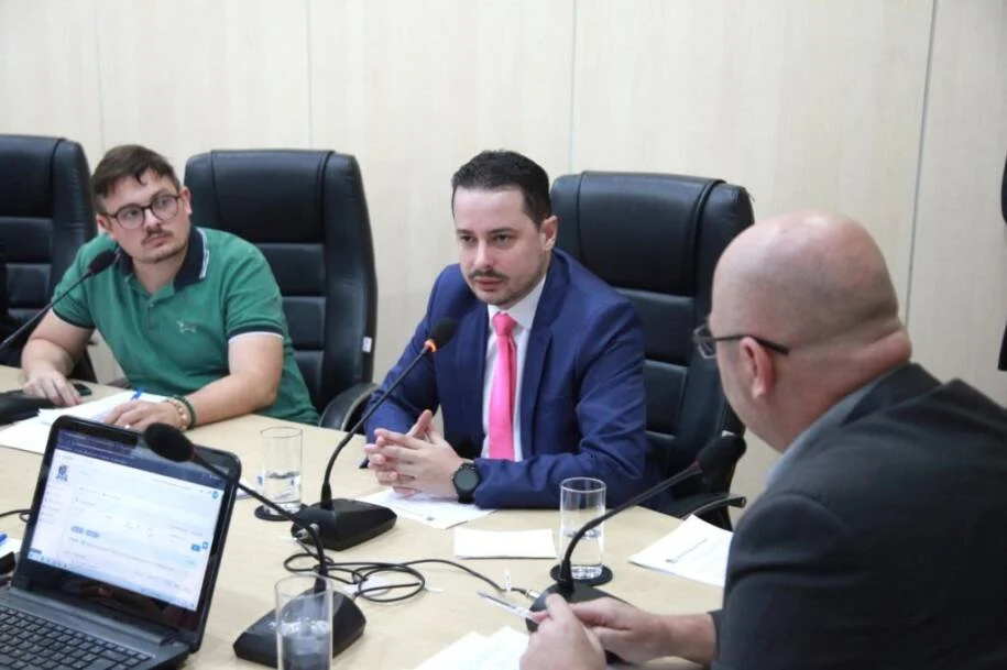 Comissão Processante da Câmara de Blumenau aprova investigação de Almir Vieira