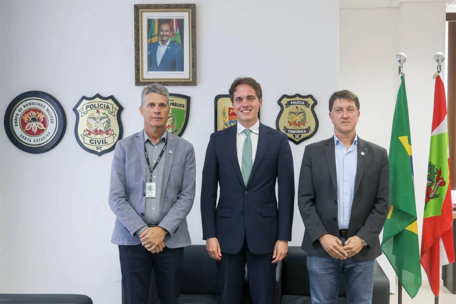 Cônsul da Espanha busca parceria com SSP-SC para combater violência contra a mulher