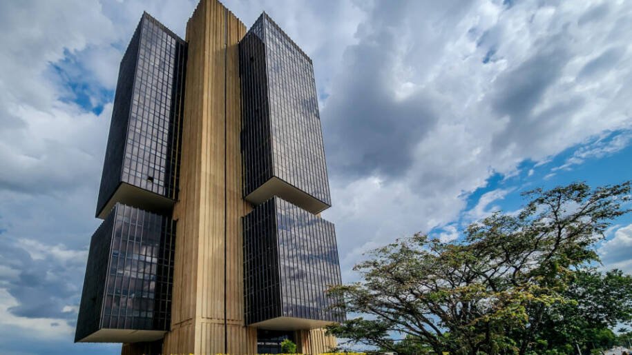 Copom reduz Selic para 14,75% em meio a incertezas da guerra no Irã