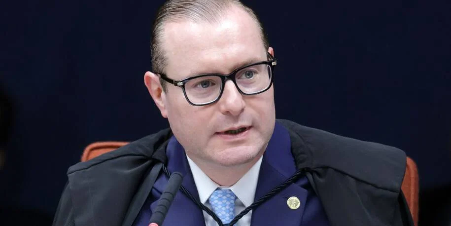 Cristiano Zanin suspende eleição indireta e gera crise no governo do Rio