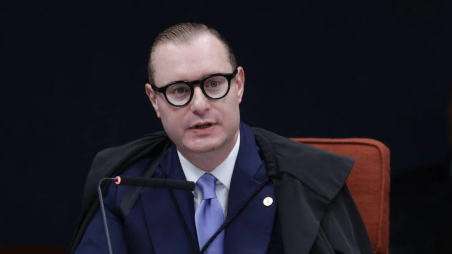 Cristiano Zanin suspende eleição indireta e gera crise no governo do Rio