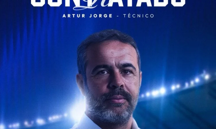 Cruzeiro contrata Artur Jorge até 2027 e busca reverter crise no Brasileirão