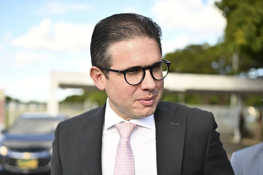 Cunhada de Hugo Motta contrai empréstimo de R$ 22 milhões com Banco Master e gera polêmica