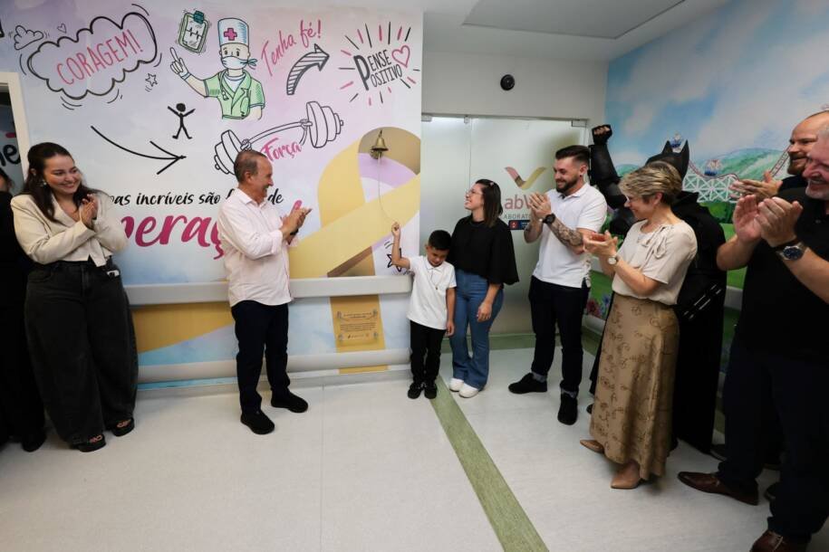 Daniel Pasquale celebra cura da leucemia com governador Jorginho Mello em Blumenau