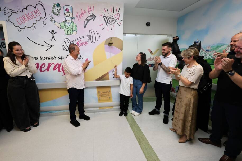 Daniel Pasquale celebra cura da leucemia com governador Jorginho Mello em Blumenau