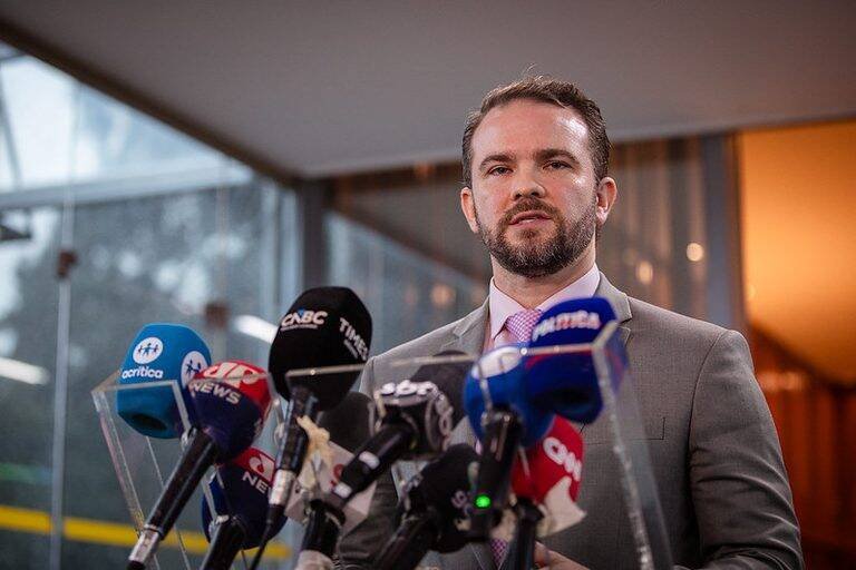 Dario Durigan promete continuidade fiscal e enfrenta cortes tributários no Brasil