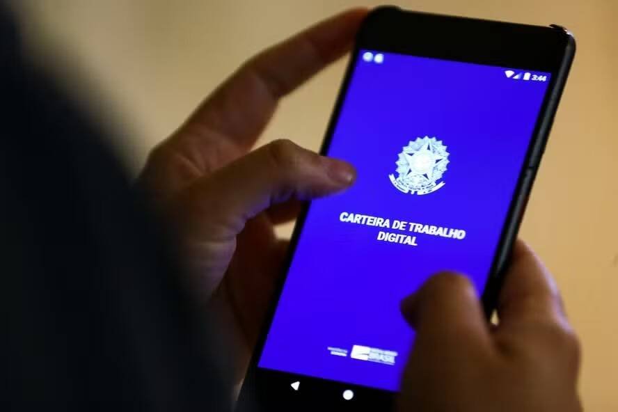 Datafolha revela que 71% dos brasileiros querem fim da escala 6×1 e mudança na jornada