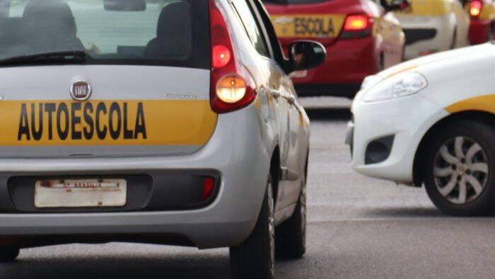 Detran-SP e Espírito Santo permitem prova de CNH em carro automático e mudam regras