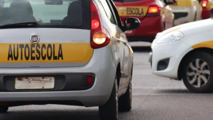 Detran-SP e Espírito Santo permitem prova de CNH em carro automático e mudam regras