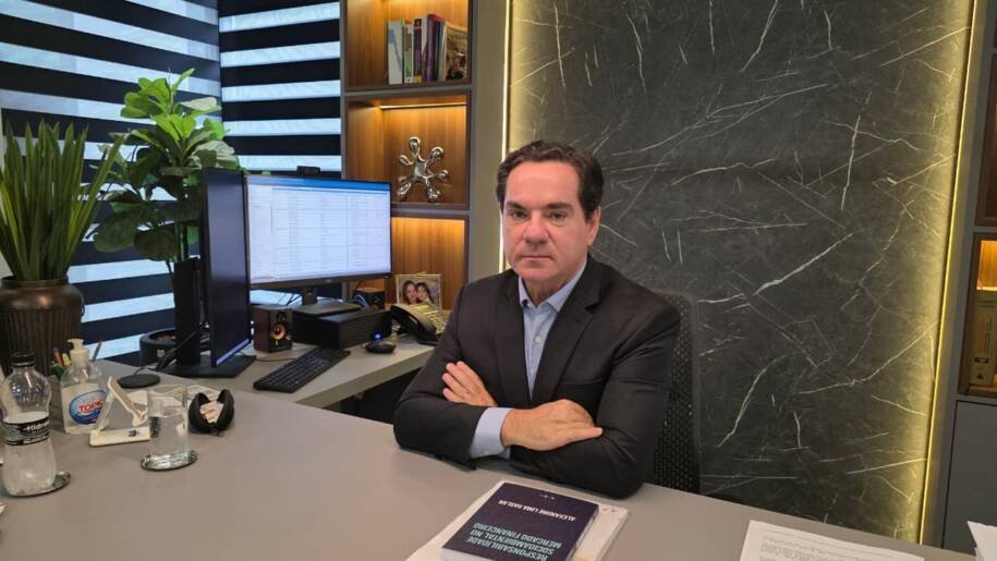 Donald Trump adia cúpula com Xi Jinping e critica China por conflito no Oriente Médio