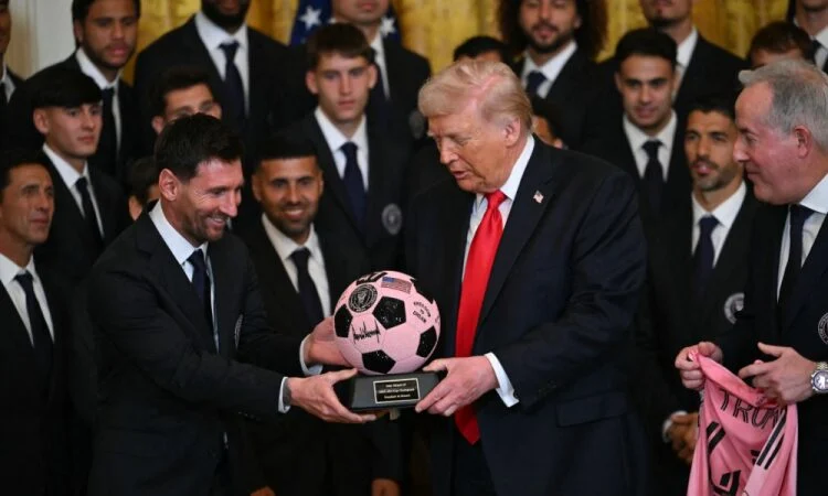 Donald Trump recebe elenco do Inter Miami e provoca debate sobre Pelé e Messi