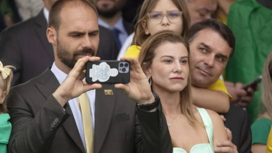 Eduardo Bolsonaro propõe supervisão internacional nas eleições de 2026 e critica Lula