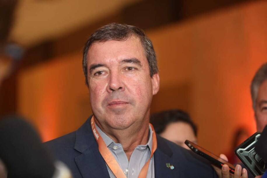 Eduardo Riedel cobra investimentos de Lula durante a COP15 em Campo Grande