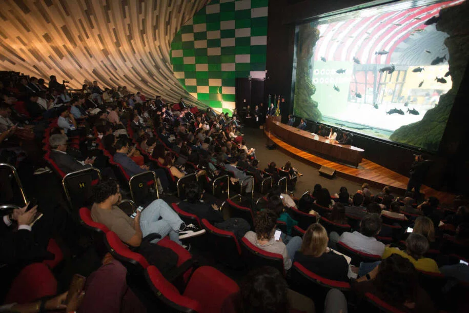 Eduardo Riedel e Simone Tebet destacam planejamento em fórum em MS