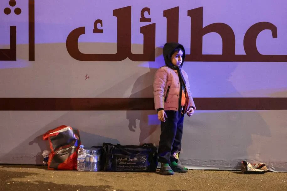 Emmanuel Macron exige que Israel e Hezbollah cessem ataques enquanto França ajuda Líbano