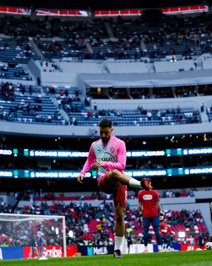 Estádio Azteca reinaugura com protestos, morte de torcedor e ausência de CR7