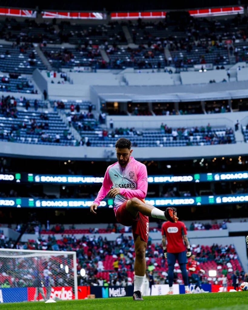 Estádio Azteca reinaugura com protestos, morte de torcedor e ausência de CR7