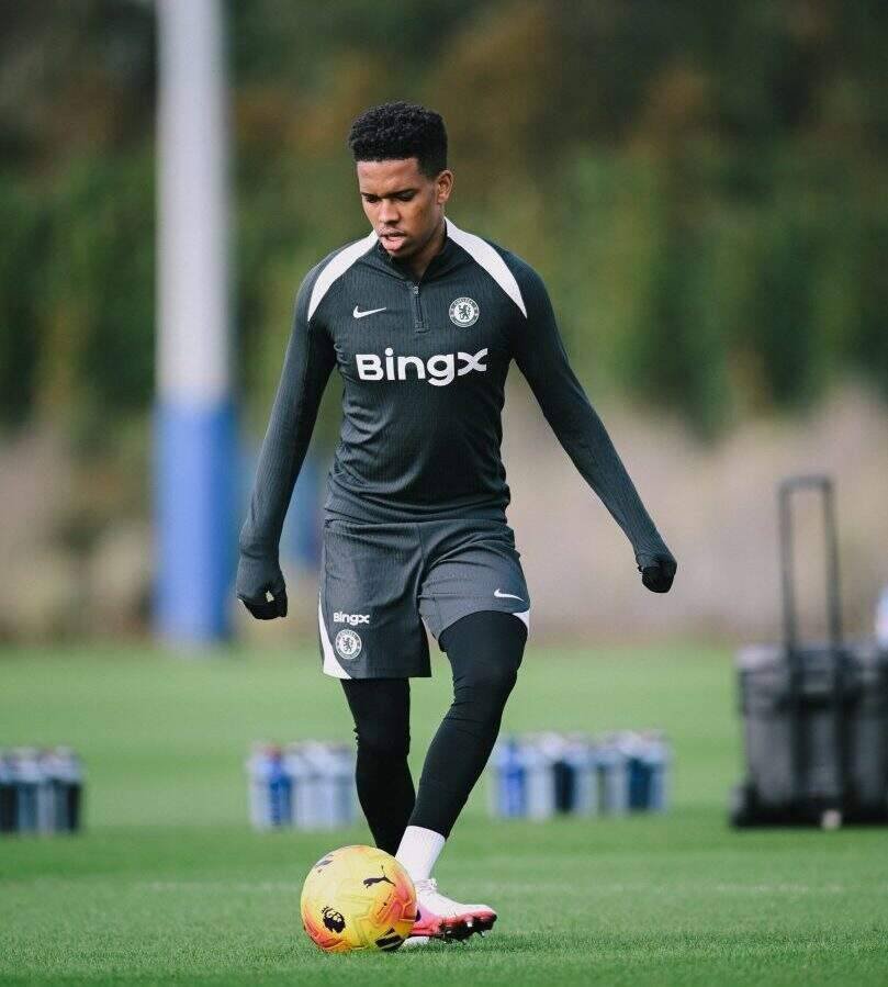 Estêvão brilha no Chelsea, mas lesão o afasta de jogo decisivo contra o PSG