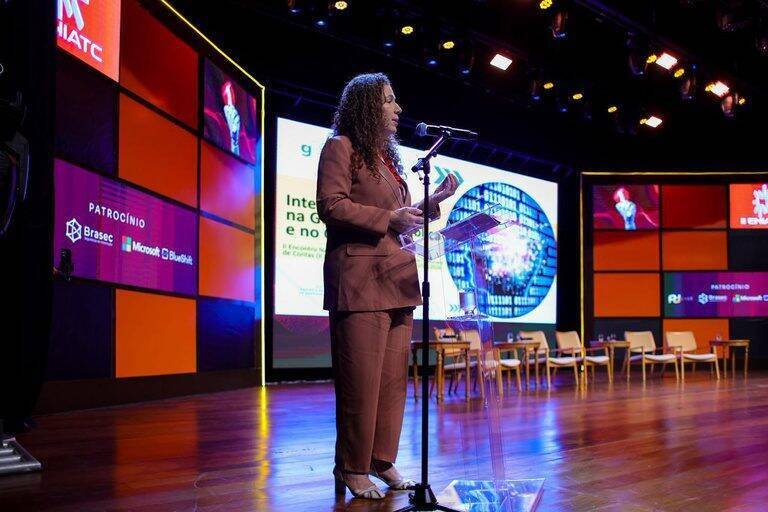 Esther Dweck apresenta plano de R$ 23 bilhões para IA e defende regulação