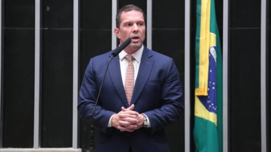 Fábio Pagnozzi filia-se ao Novo e forma bancada contra abusos do STF