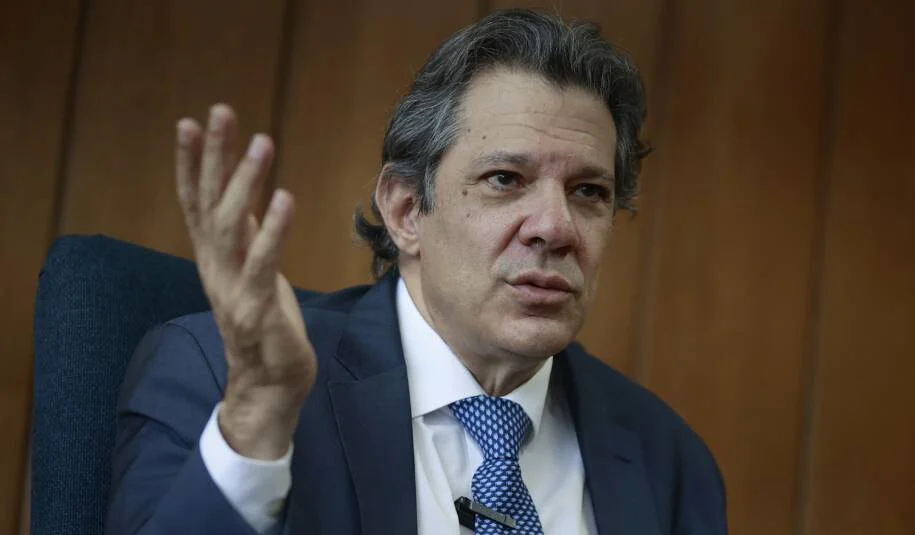 Fernando Haddad critica classe dominante e revela planos políticos após conferência