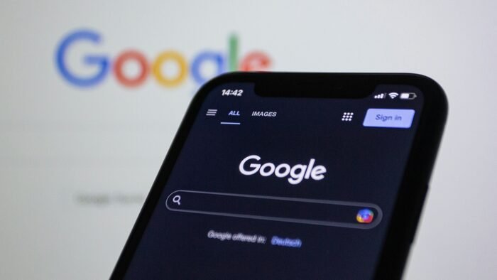 FGV cobra do Google remoção de sites de 'nudify' após recorde de buscas no Brasil