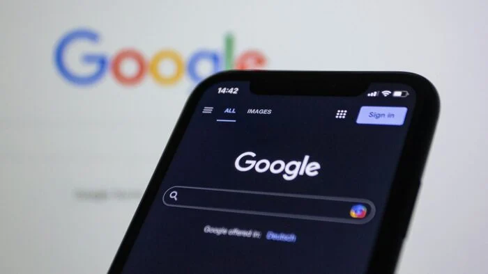 FGV cobra do Google remoção de sites de ‘nudify’ após recorde de buscas no Brasil