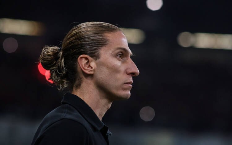Filipe Luís deixa Flamengo após goleada e já tem acordo com Leonardo Jardim