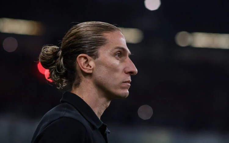 Filipe Luís deixa Flamengo após goleada e já tem acordo com Leonardo Jardim