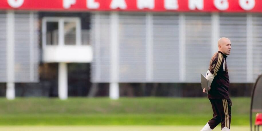 Flamengo contrata Leonardo Jardim e demite Filipe Luís após resultados ruins