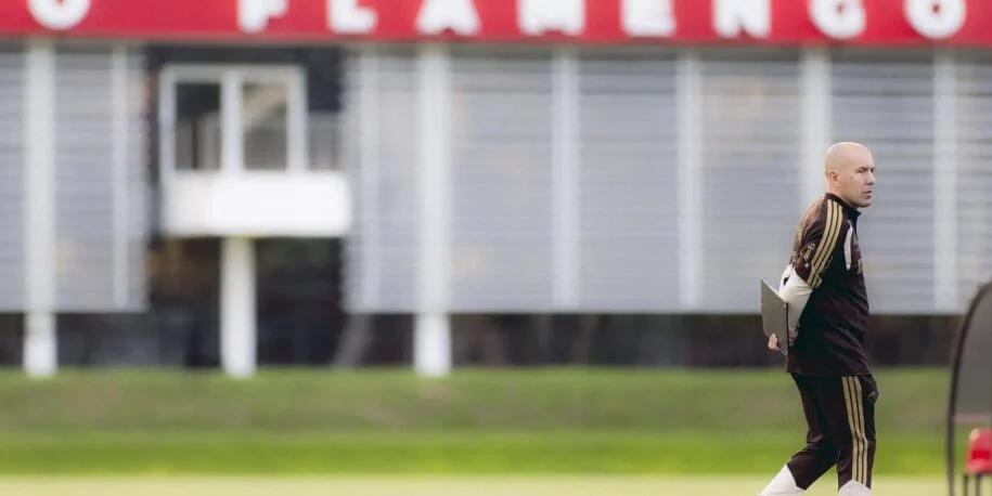 Flamengo contrata Leonardo Jardim e demite Filipe Luís após resultados ruins