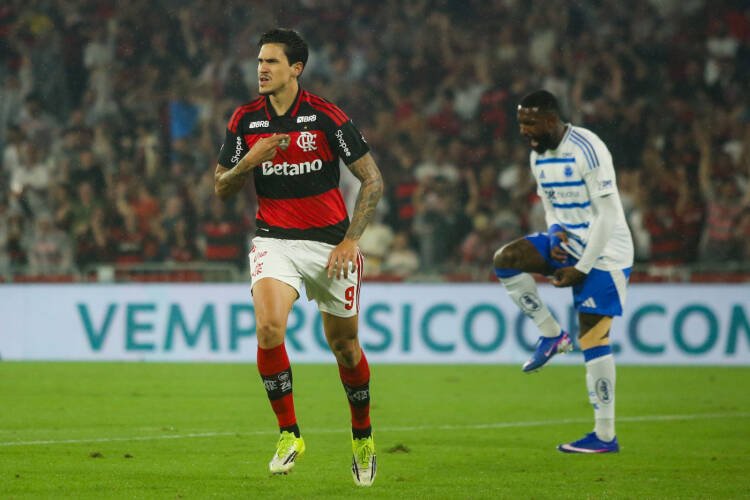 Flamengo vence Cruzeiro por 2 a 0 com gols de Pedro e Carrascal no Maracanã