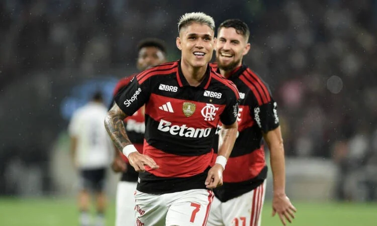 Flamengo vence Remo por 3 a 0 e retorna ao G-4 do Brasileirão em grande estilo
