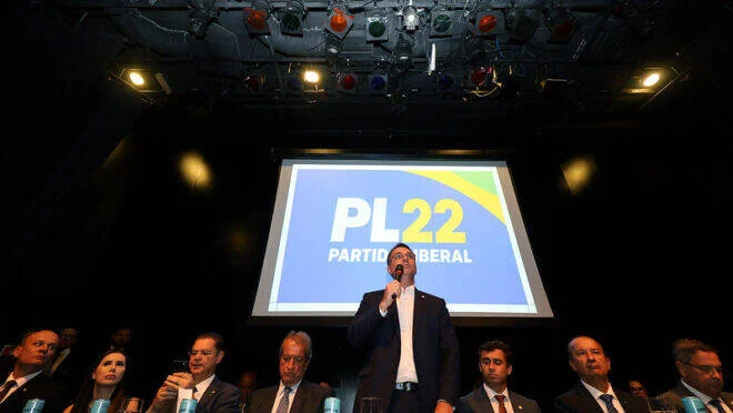 Flávio Bolsonaro articula palanques estaduais enquanto PL define candidaturas