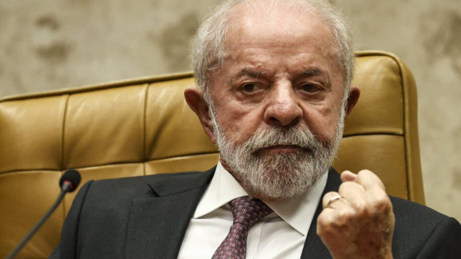 Flávio Bolsonaro avança nas pesquisas e Lulinha é alvo de investigações tensas