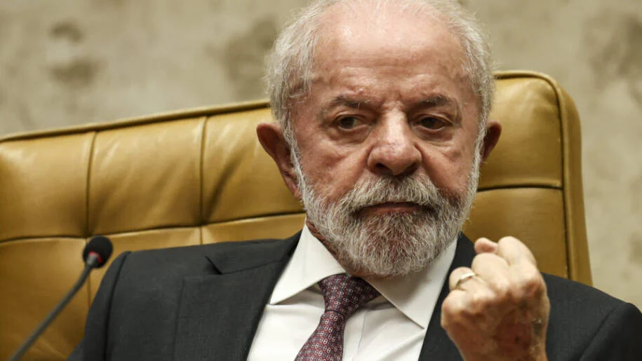 Flávio Bolsonaro avança nas pesquisas e Lulinha é alvo de investigações tensas