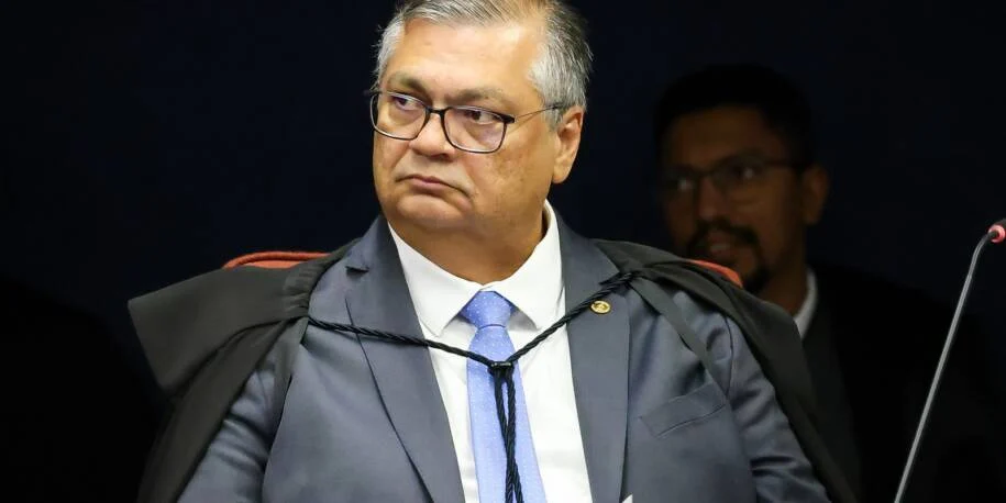 Flávio Dino proíbe saques em espécie de emendas parlamentares e gera polêmica