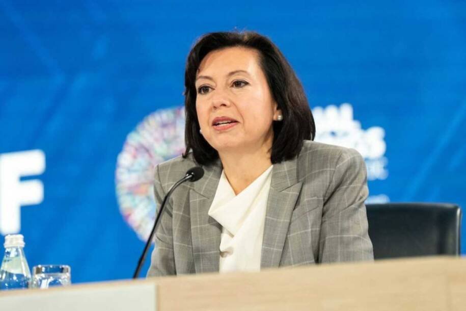 FMI alerta: Julie Kozack aponta riscos financeiros para emergentes com guerra no Oriente Médio